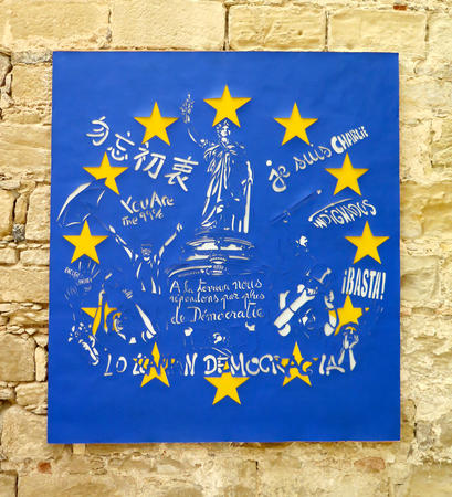 Démocratie, Democracia, Democracy...