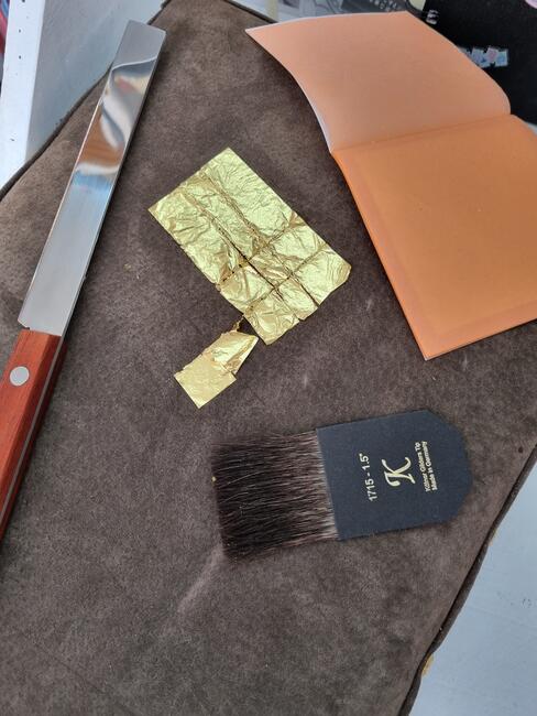 Guilders Cushion, Knife and Guilders Tip (brush).