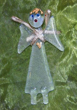 Christmas Angel (golden heart)