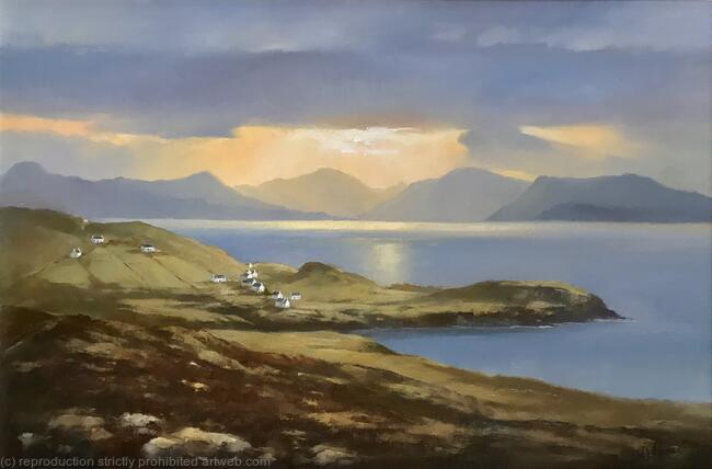 Èirigh na grèine thairis air an Àird Shlèite, an t’eilean sgitheanach.