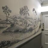 Hallway mural en grisaille 01