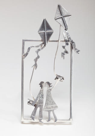 kite fliers kissing £250