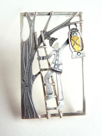 Hanging the lantern brooch £235