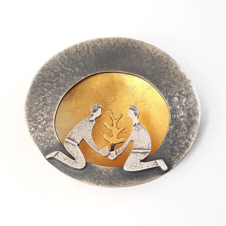 Hoping across the divide- brooch/pendant £225