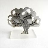 small silver oak tree brooch with perspex stand £118