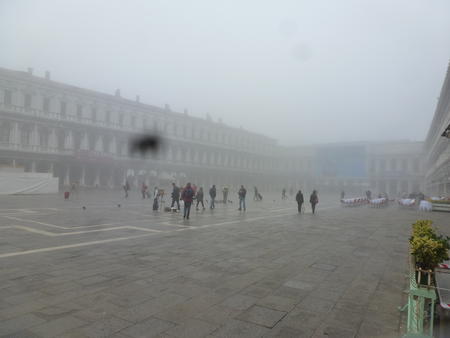 Painters in the fog, Venice