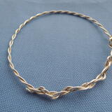 Over twisted wire bangle 