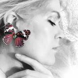 Single ear-wing with glass stud 