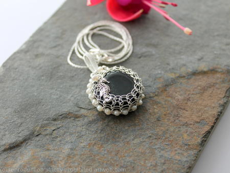 Monochrome pendant Viking Knit Bezel With Seahorse In Sterling Silver