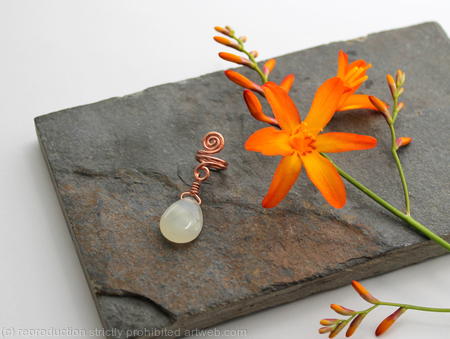 Spiral with Green striped Onyx dangle Beard, Dreadlock or braid ring or bead - Shiny Copper - Medium