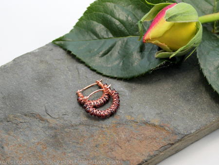 Kiss Kross Hoop Earrings - Copper wire and faceted Garnet - small