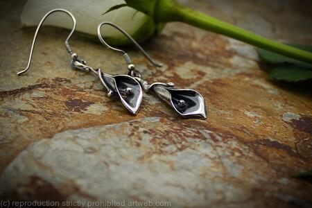 Calla Lily earrings - sterling silver - feminine design
