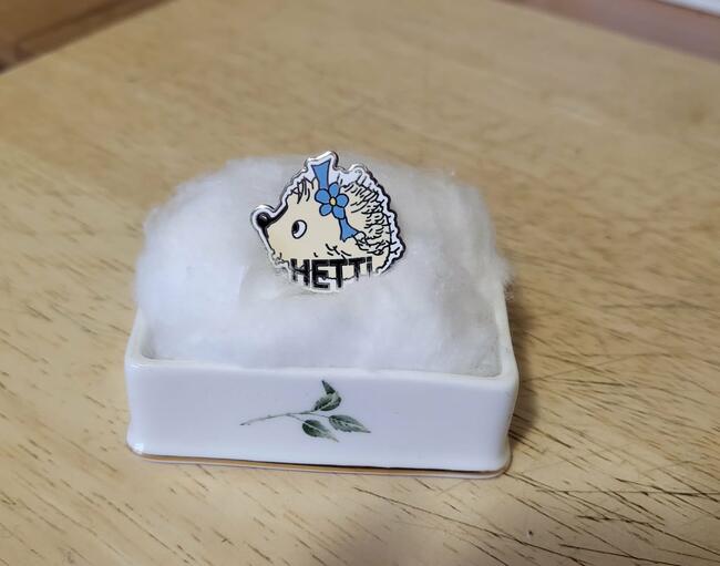 HETTi hoglet metalic pin badge AVAILABLE only for the UK 
