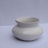 Plain gloss white ceramic pot