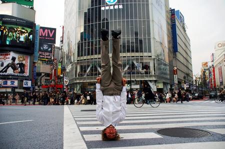 shibuya headstand