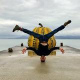 Naoshima Kabocha Wide Headstand