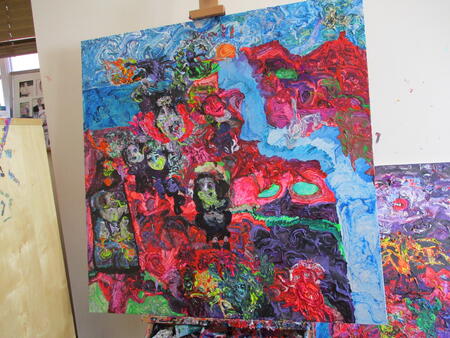 Tha redd Lion kame aahht fowr uh Tune