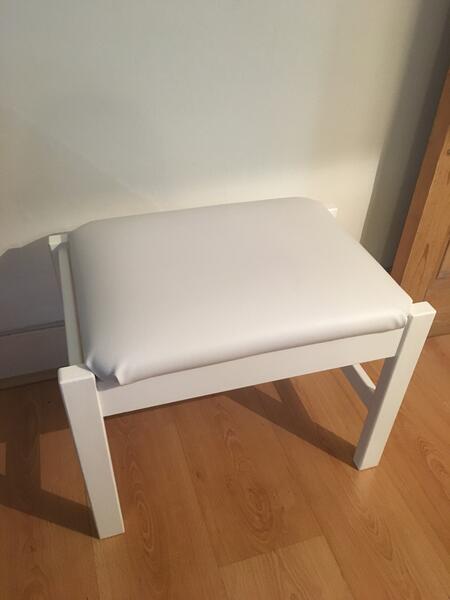 WHITE FOOTSTOOL 