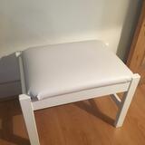 WHITE FOOTSTOOL 