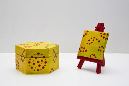 Lowlander-Dye-and-easel