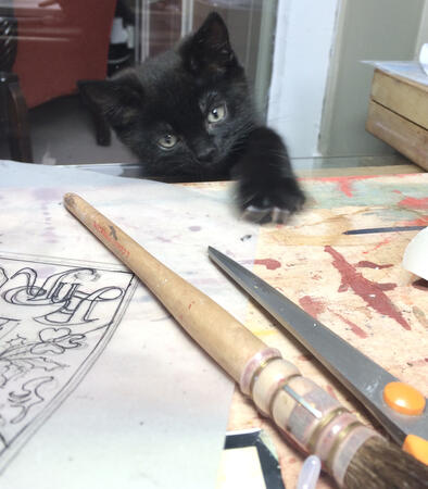 Studio mouser and model.