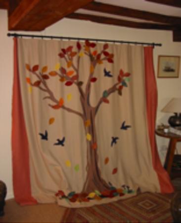 Felt curtains with printed leaves