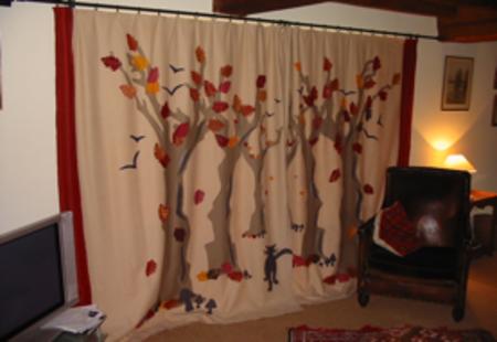 Felt curtains with printed leaves