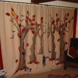 Felt curtains with printed leaves