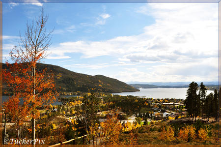 Grand Lake Lodge vie Fall colors