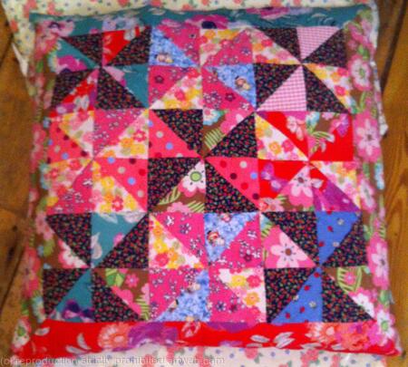 Patchwork memory cushion with mitred border