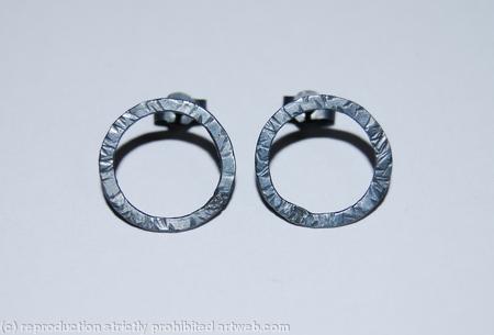 circular oxidised studs