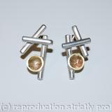 dash.dot stud earrings