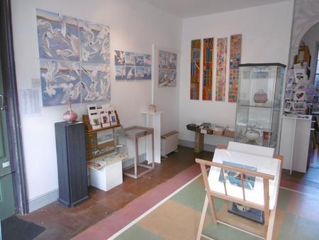 seagulls fly to Bodgeners Gallery