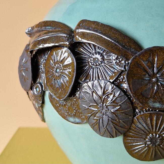 moon jar detail